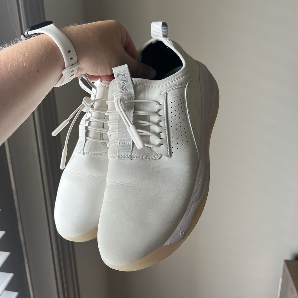 Clove Women’s Classic - Spillproof, No-Tie Tennis show